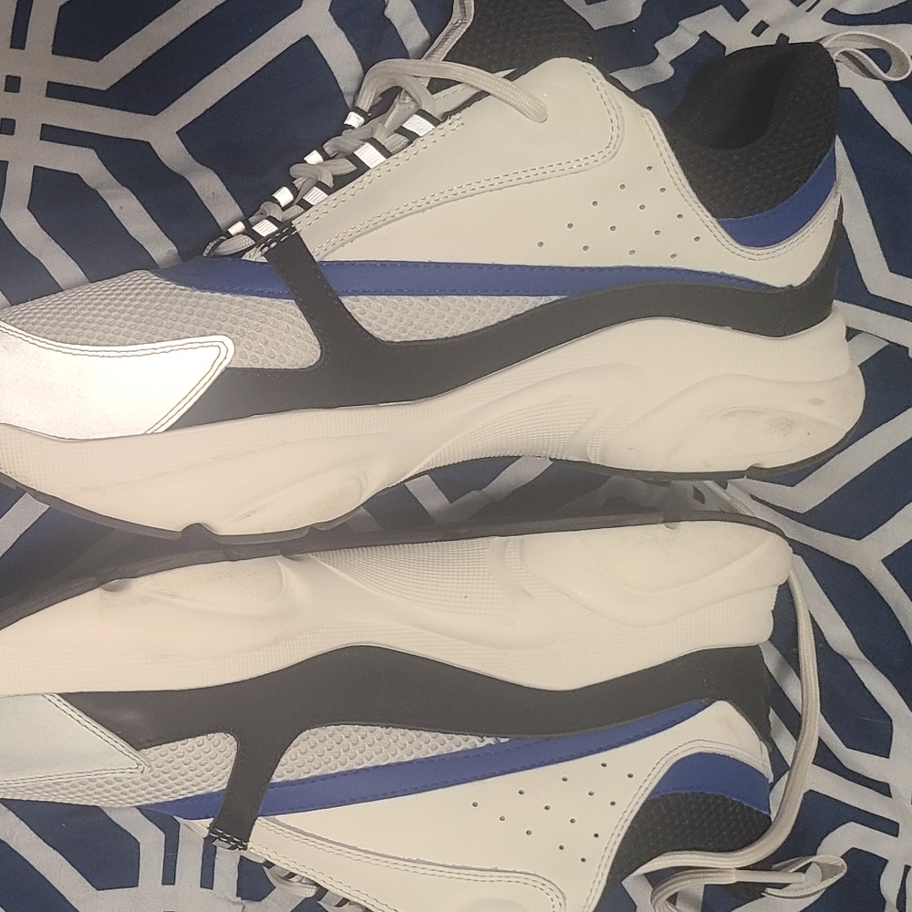 Shoes - Picture 2 of 4